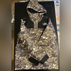 THE NORTH FACE PIXEL CAMO JACKET Size Large